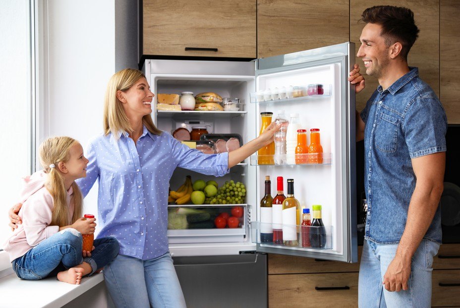 Aliments qui gèlent dans le réfrigérateur